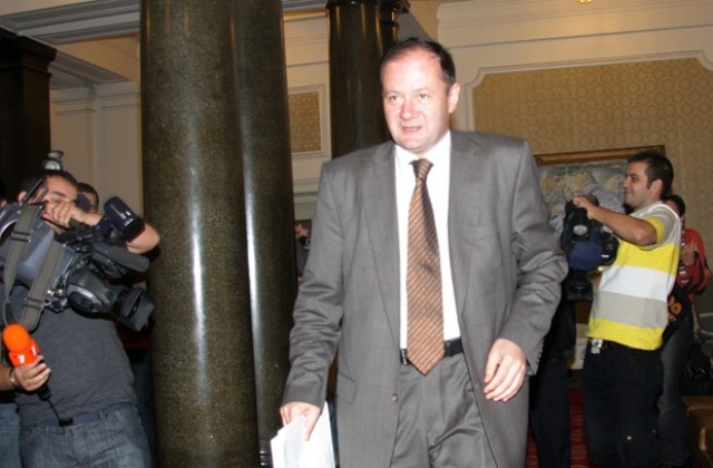 Миков иска анкетна комисия за имотите на Цветанов