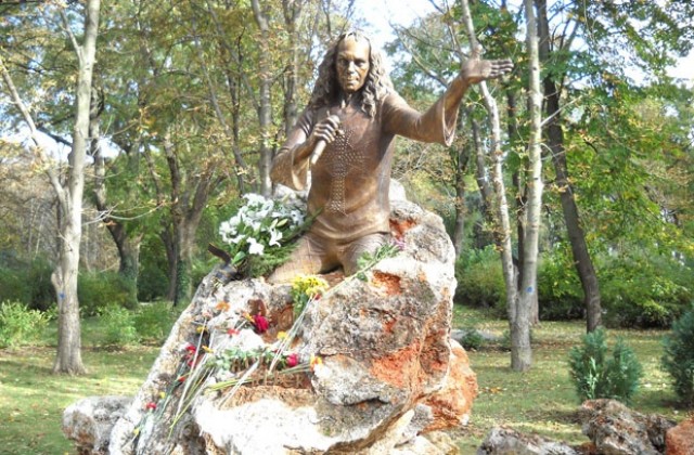 Саймън Райт: Не мисля, че има глас, който да замени Дио