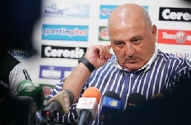 Венци Стефанов: В Ловеч трябва да има смъртен случай, за да свирят дузпа