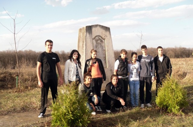 Засадиха дървета по повод годишнина от Освобождаването на Враца