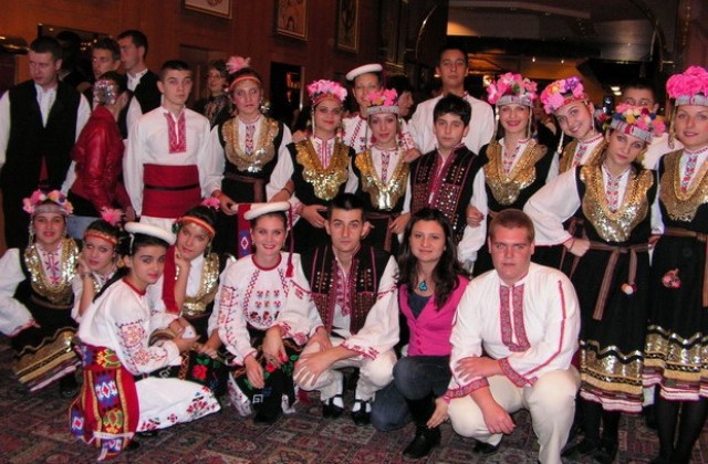 Ловешки танцьори участваха във фолклорен фестивал в Прага