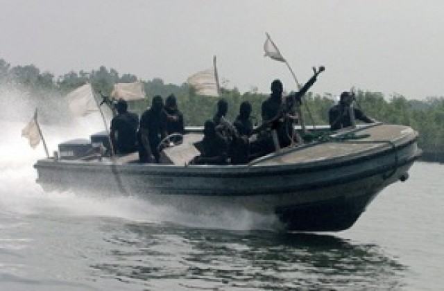 Сомалийски пирати  отвлякоха кораб