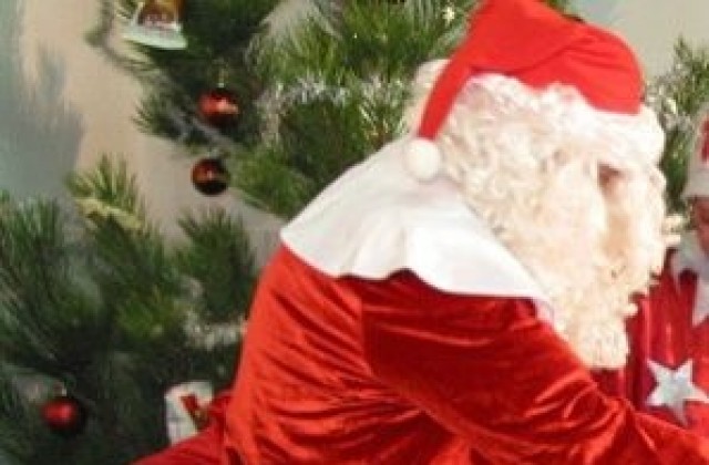 Дядо Коледа тръгва по домовете в Разлог