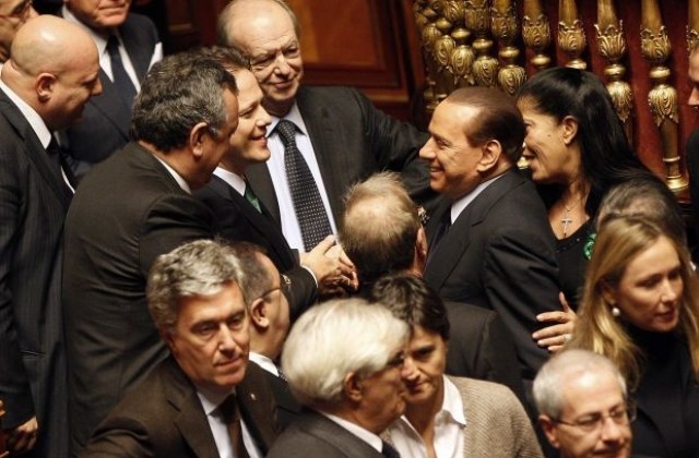 Правителството на Берлускони оцеля благодарение на крехко мнозинство