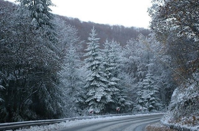 20 см снежна покривка на ГКПП - Илинден, без ограничения за камиони