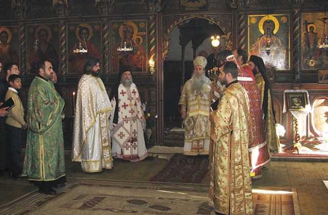 Александър Краваров получи грамота от  Зографския манастир