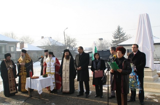 Паметник на загиналите войни издигнаха в село Слана Бара