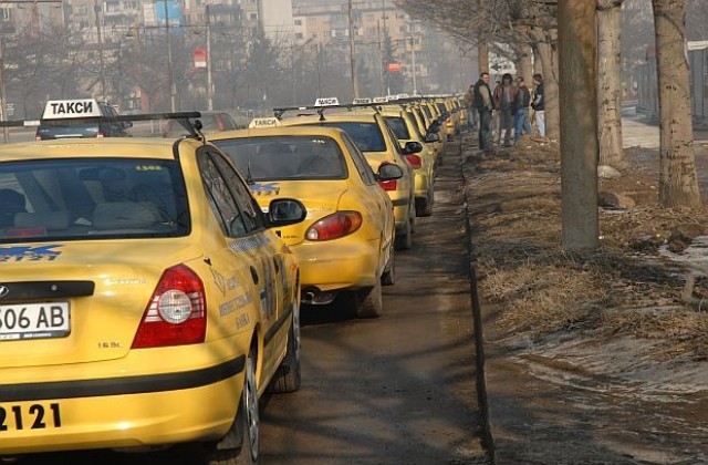Засилени проверки на такситата на Нова година
