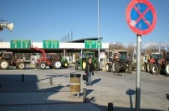 Гръцки земеделци блокират пътя до границата с България