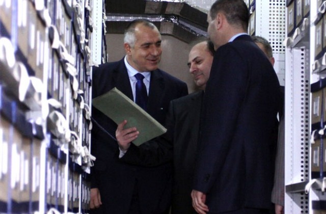 Новият архив на комисията по досиетата глътнал 15 млн. лева