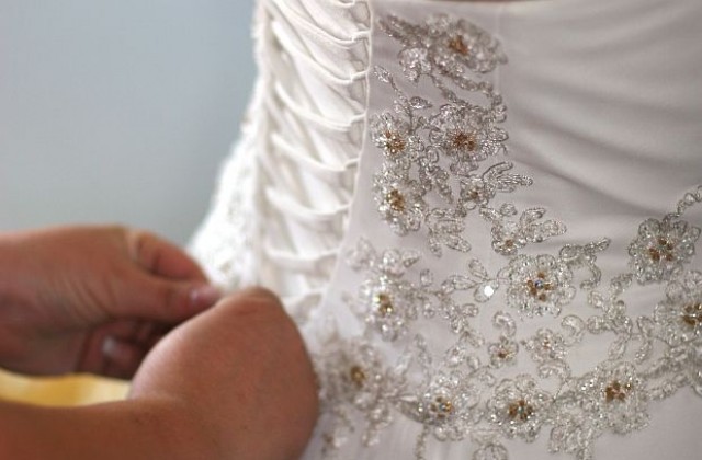 Показаха сватбена рокля с 1,5 млн. кристали „Сваровски
