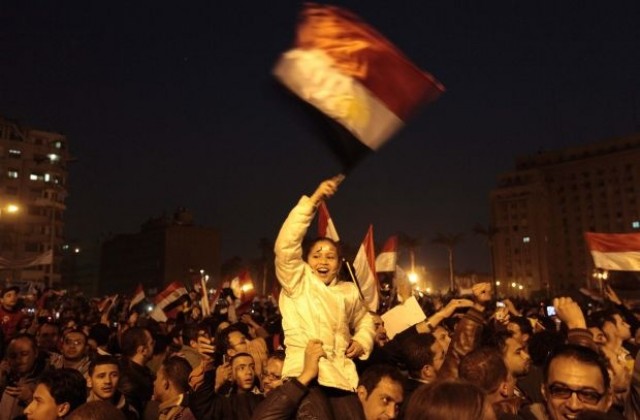 Мубарак бе принуден да се вслуша в призивите за промяна
