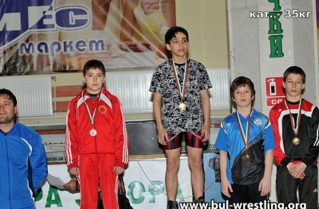Никола Аначков е новият шампион по борба на Кюстендил