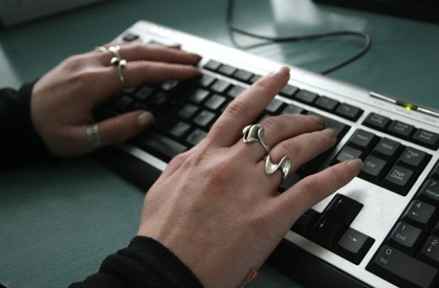 Нов вид финансови измами са свързани с онлайн ухажване и обещания за брак