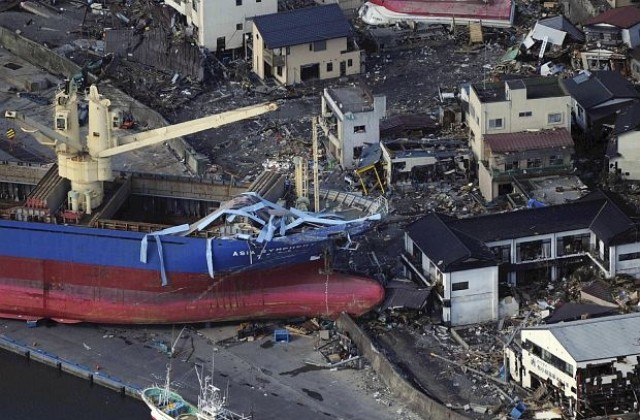 Вълните цунами, връхлетели Япония след труса, били с височина 15 и 20 м