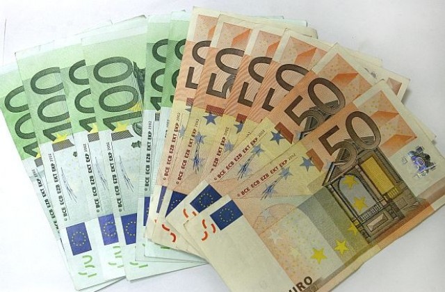 Повече вреди или ползи носи присъединяването на България към пакта „Евро плюс“?