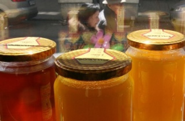 Пчелари се оплакват от ниска цена на меда
