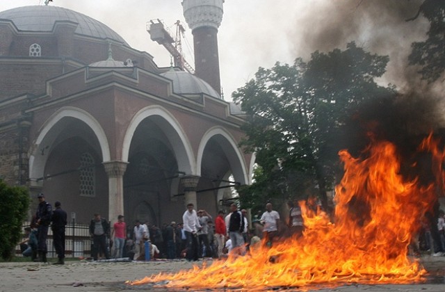 Иран осъди нападението срещу богомолци в софийската джамия
