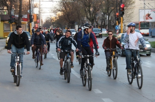 Велосипедистите пак на протест, търсят си алеята