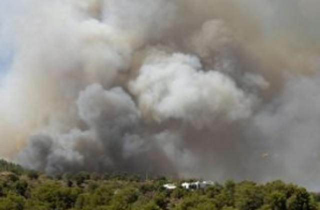 Горски пожар бушува на испанския остров Ибиса