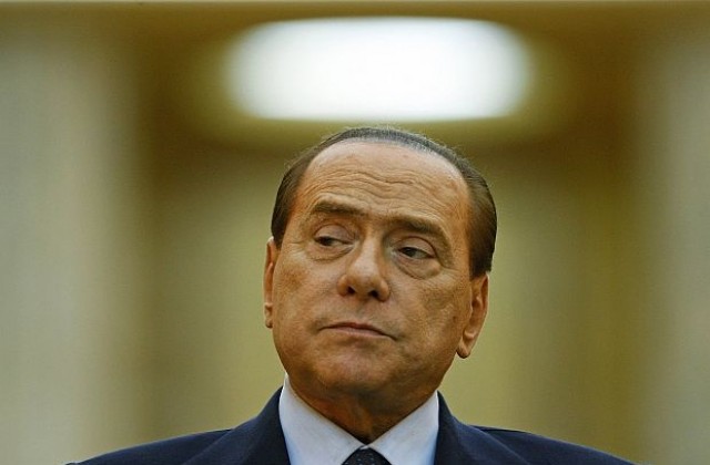 Коалицията на Берлускони претърпя съкрушително поражение