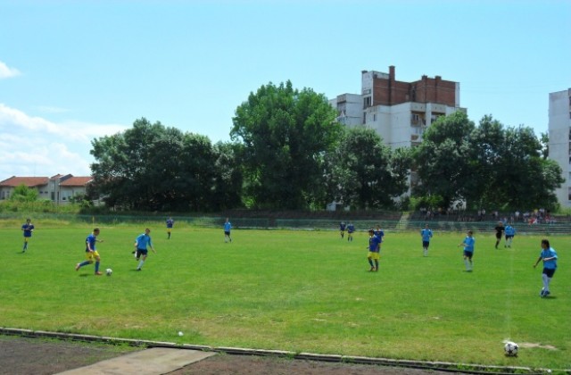 Велбъжд доминира над Академик-София във футболен празник
