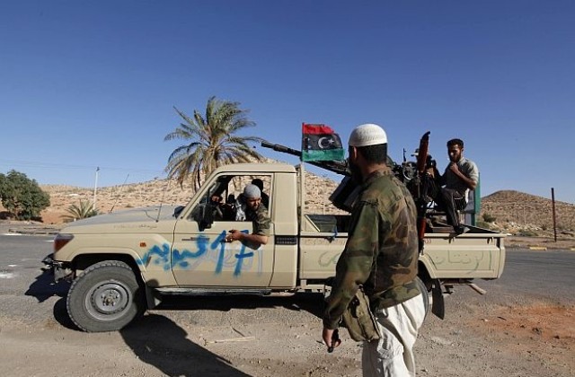 МС решава да изпрати петима военни за операцията на НАТО в Либия