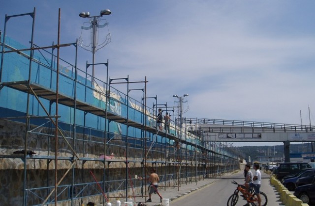 Нов 150-метров графит ще краси Морска гара