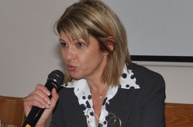 Министър Караджова: Пистите в Банско са законни
