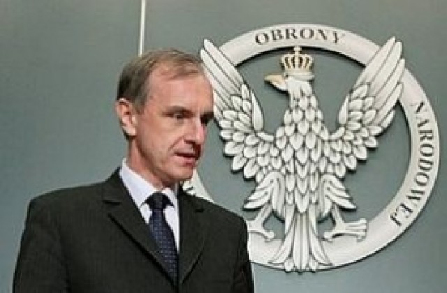 Полският министър на отбраната подаде оставка
