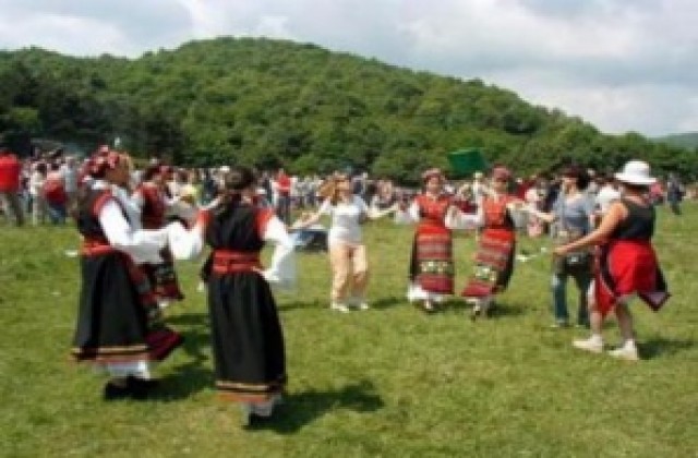 3000 самодейци мерят сили на фолклорен фестивал в Царевец