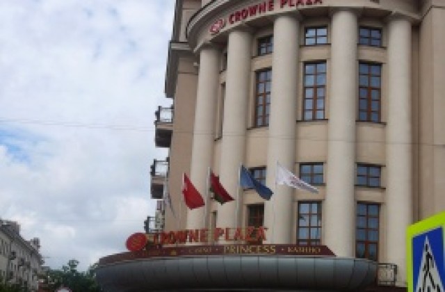 Луксозна база и милиционерски ескорт срещнаха българите в Беларус