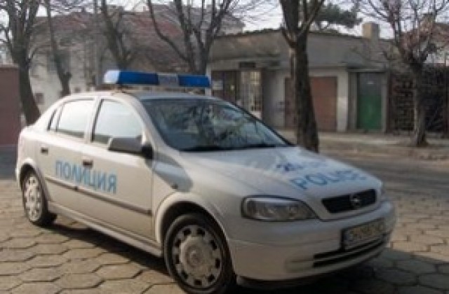 Хванаха двама крадци на лек автомобил