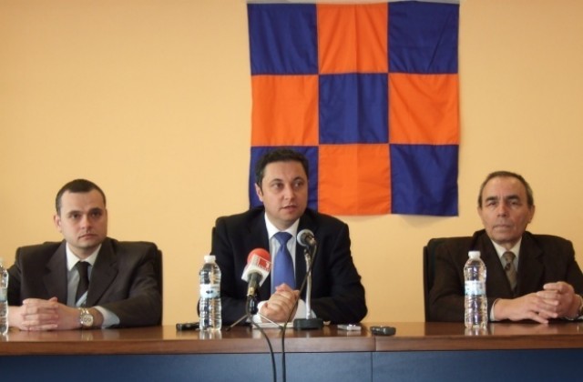 Яне Янев с трима ясни кандидат-кметове в Търговищко