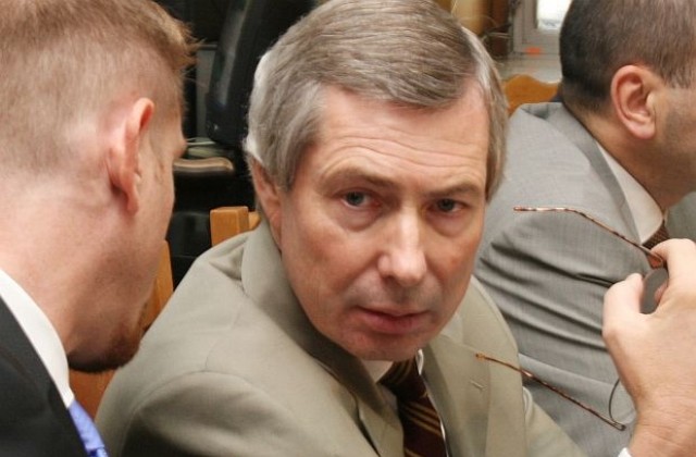 Уорлик се разграничи от Пардю за „политическия бабаитлък” в България
