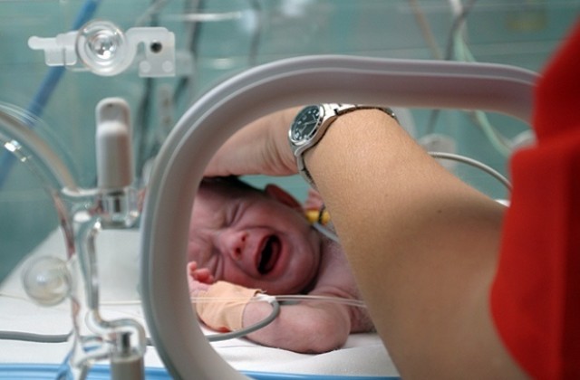 480-грамово бебе е прието в АГ болница