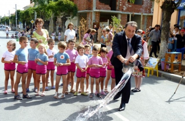 Откри се нов ремонтиран участък на основна улица в Нова Загора