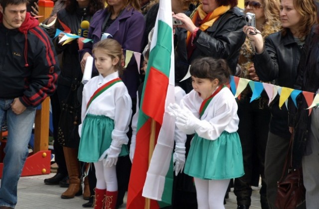 200 лева стипендия на първокласник дава детска поликлиника „Вела”