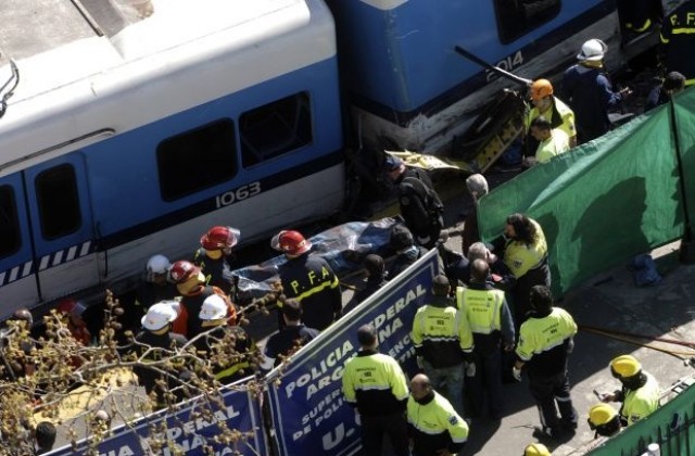 Автобус и два влака катастрофираха в Буенос Айрес, 9 убити и 162 ранени