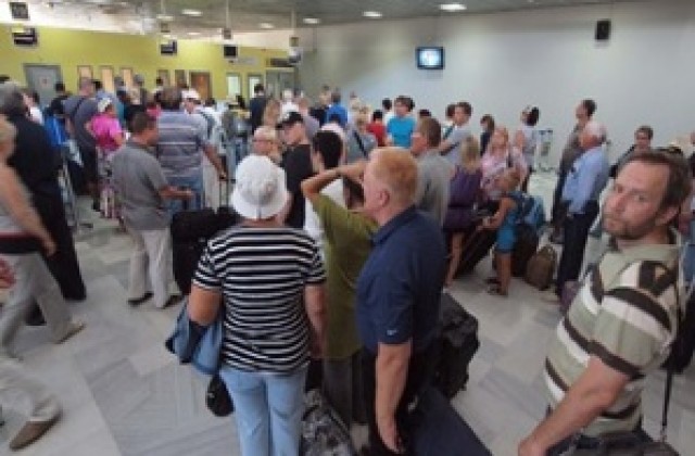 Отново анулираха полет за Санкт Петербург с туристи на „Алма тур”