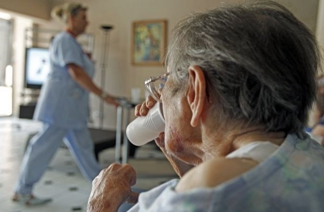 Държавата отказва да плаща лекарствата на болните от Алцхаймер