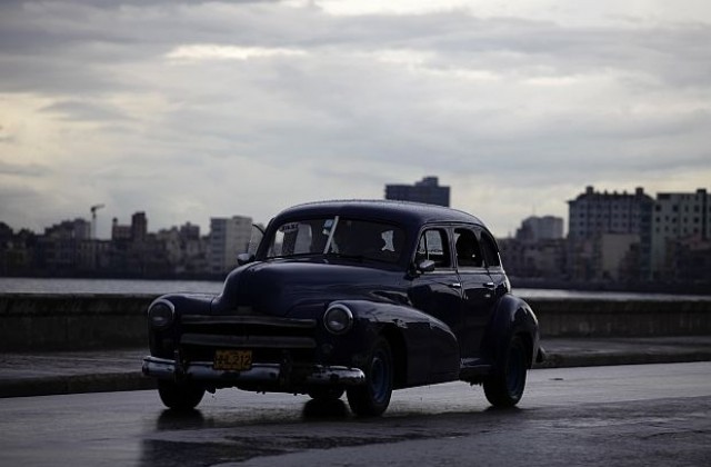 След 50 години в Куба разрешиха купуването и продаването на коли