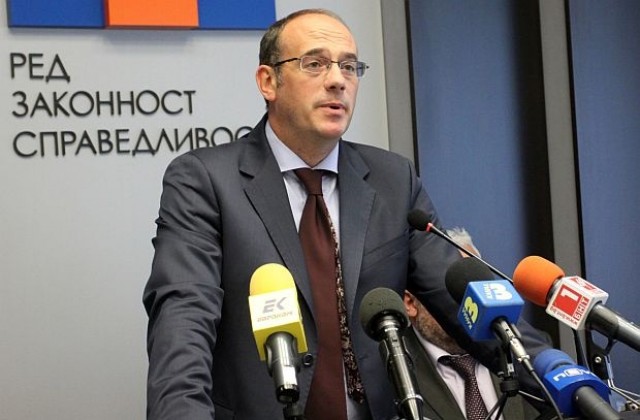 Двете задачи на Атанас Семов – сваляне на кабинета „Борисов” и нова конституция