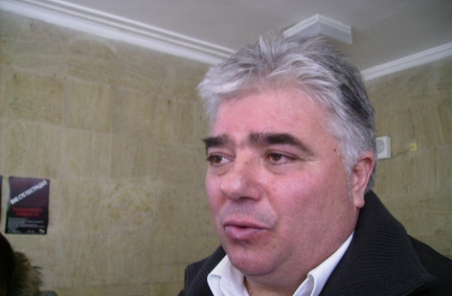 Костадин Катин не се яви на първото заседание по делото за престъпления по служба
