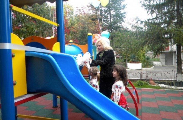 Шест детски площадки с нови катерушки