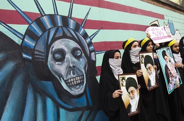 Иранци демонстрираха с възгласи Смърт на Америка!