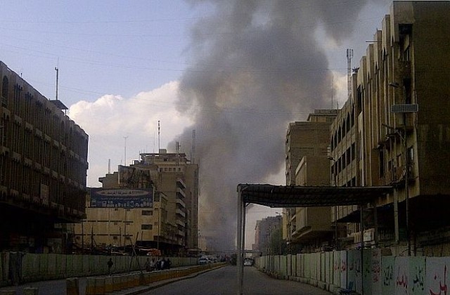 8 жертви след троен бомбен атентат на оживен пазар в Багдад