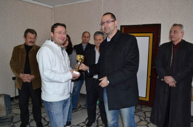 Първи турнир по шах за незрящи организира Лайънс клуб- В. Търново