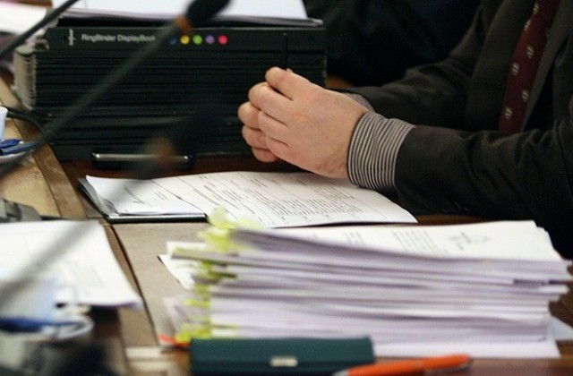 Забавени наредби спират преговорите по Националния рамков договор за 2012-a