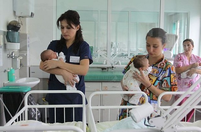 НПО се обявиха срещу разделянето на бебетата от майките им веднага след раждането
